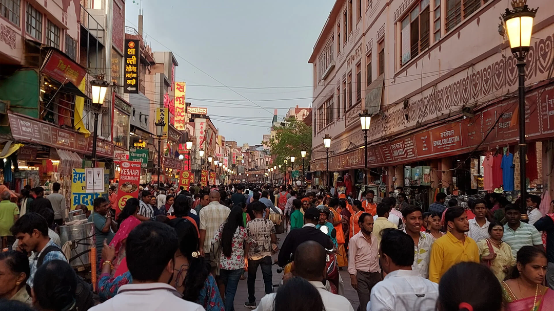The Spiritual Connection: Banarasi Sarees and Varanasi’s Sacred Aura