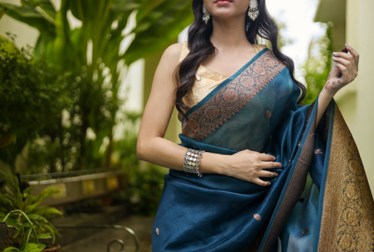 Choosing the Right Banarasi Saree: Pure Silk vs Blended