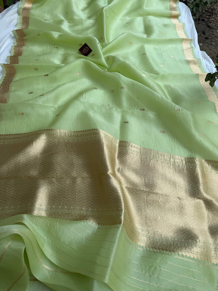 Buy Pure Banarasi Kora Silk Saree with Small Kadhwa Butis | Aura Benaras