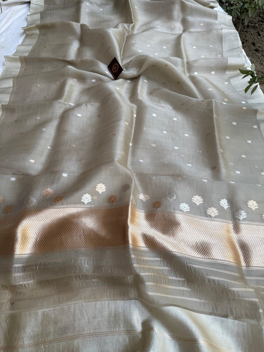 Pure Banarasi Handloom Kora Silk Saree with Kadhwa Butis | Aura Benaras