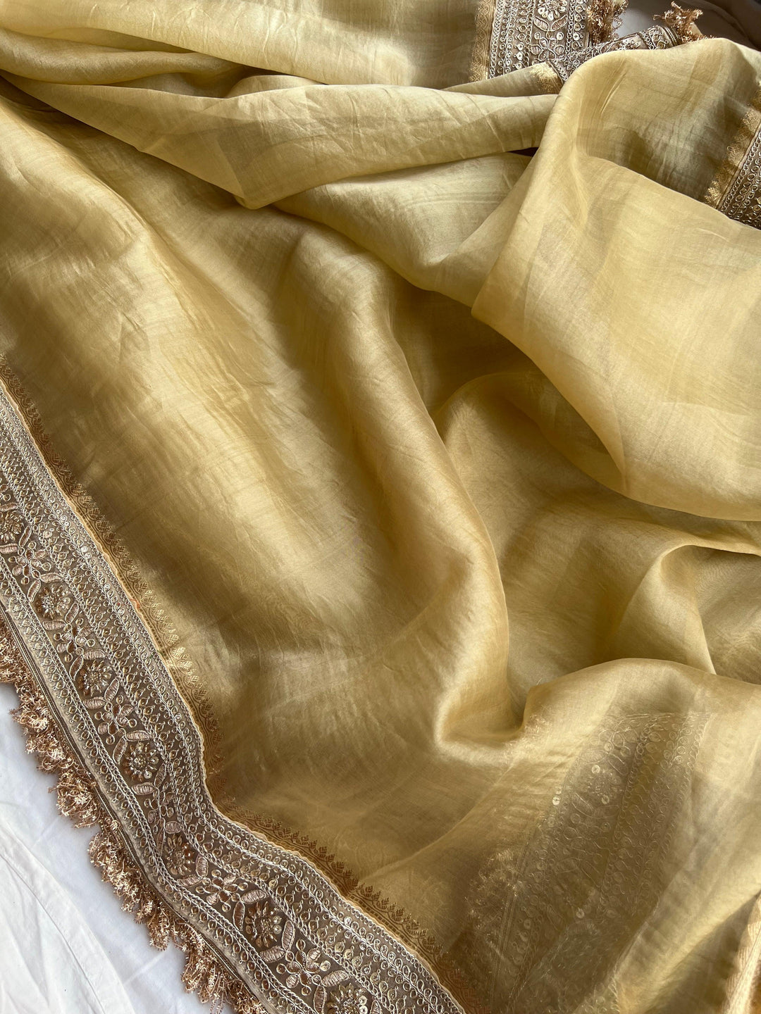White-Yellow Banarasi Handloom Kora Silk Saree - Aura Benaras