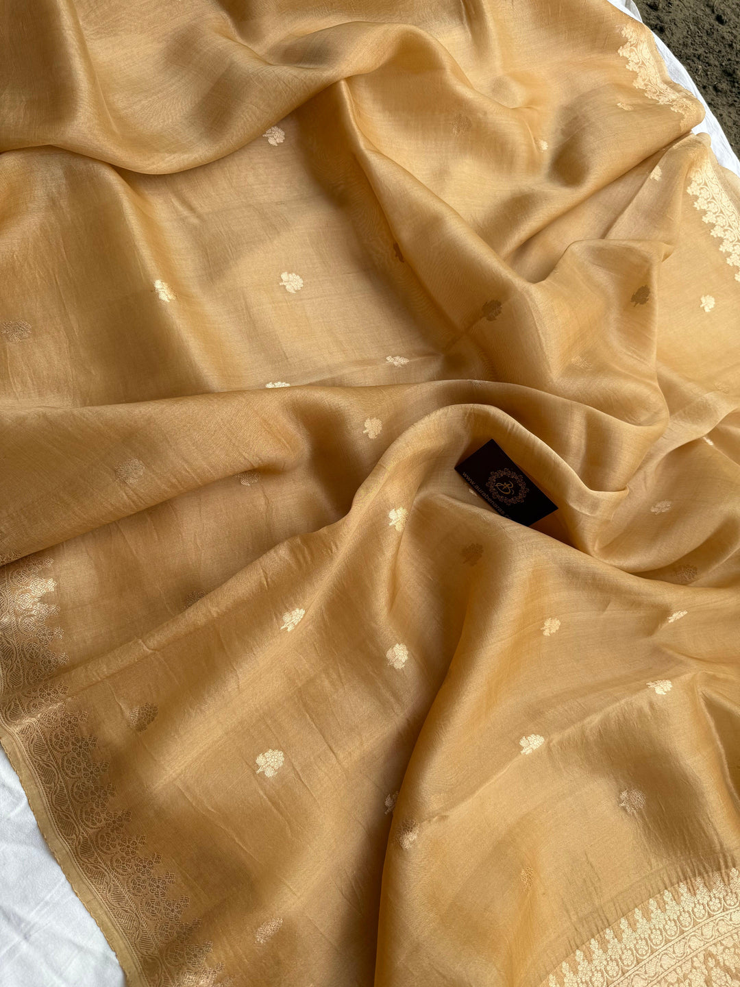 Pure Banarasi Kora Silk Saree with Small Kadhwa Butis | Aura Benaras