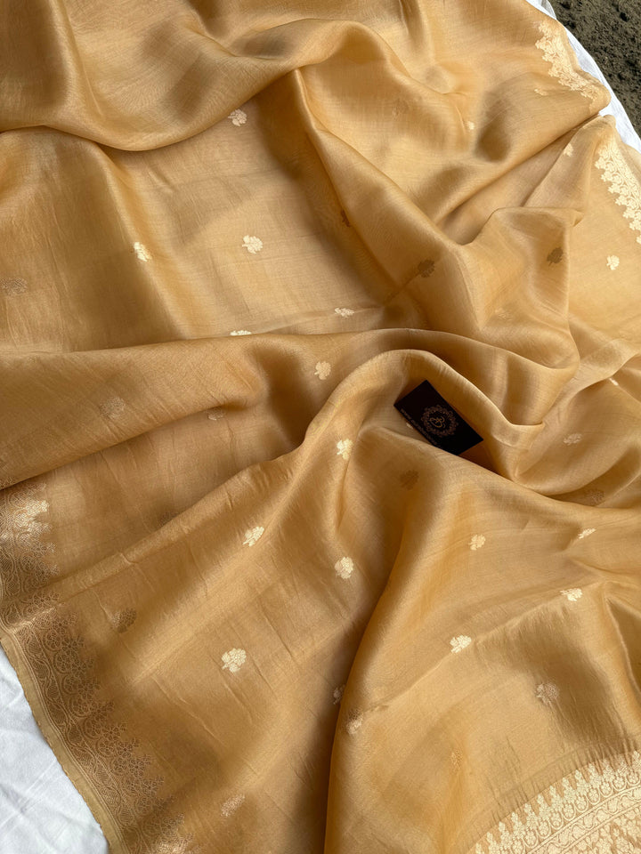 Pure Banarasi Kora Silk Saree with Small Kadhwa Butis | Aura Benaras