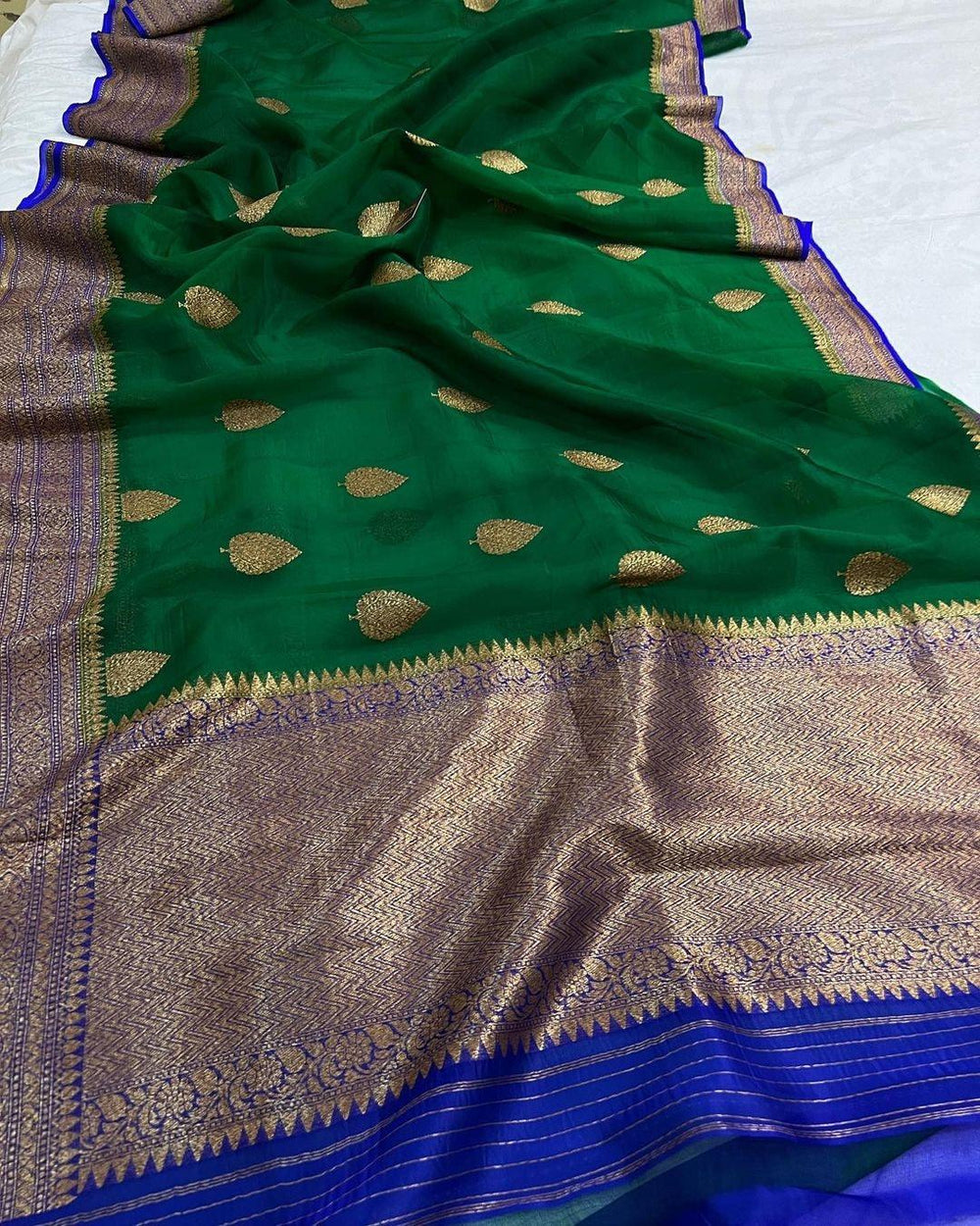 Emerald Green Banarasi Handloom Kora Silk Saree - Aura Benaras