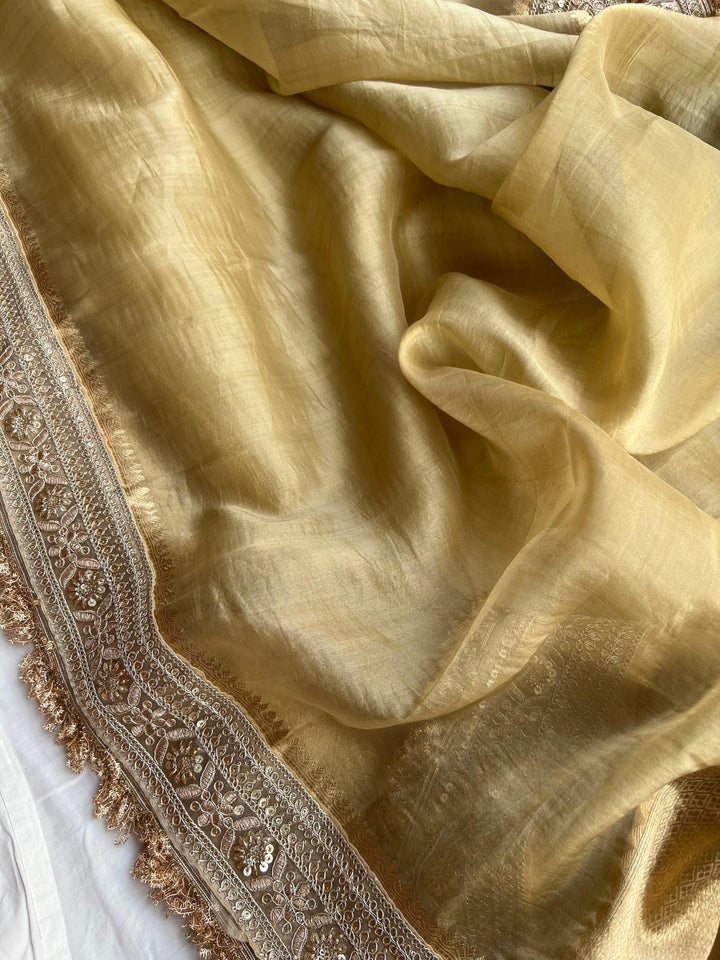 White-Yellow Banarasi Handloom Kora Silk Saree - Aura Benaras
