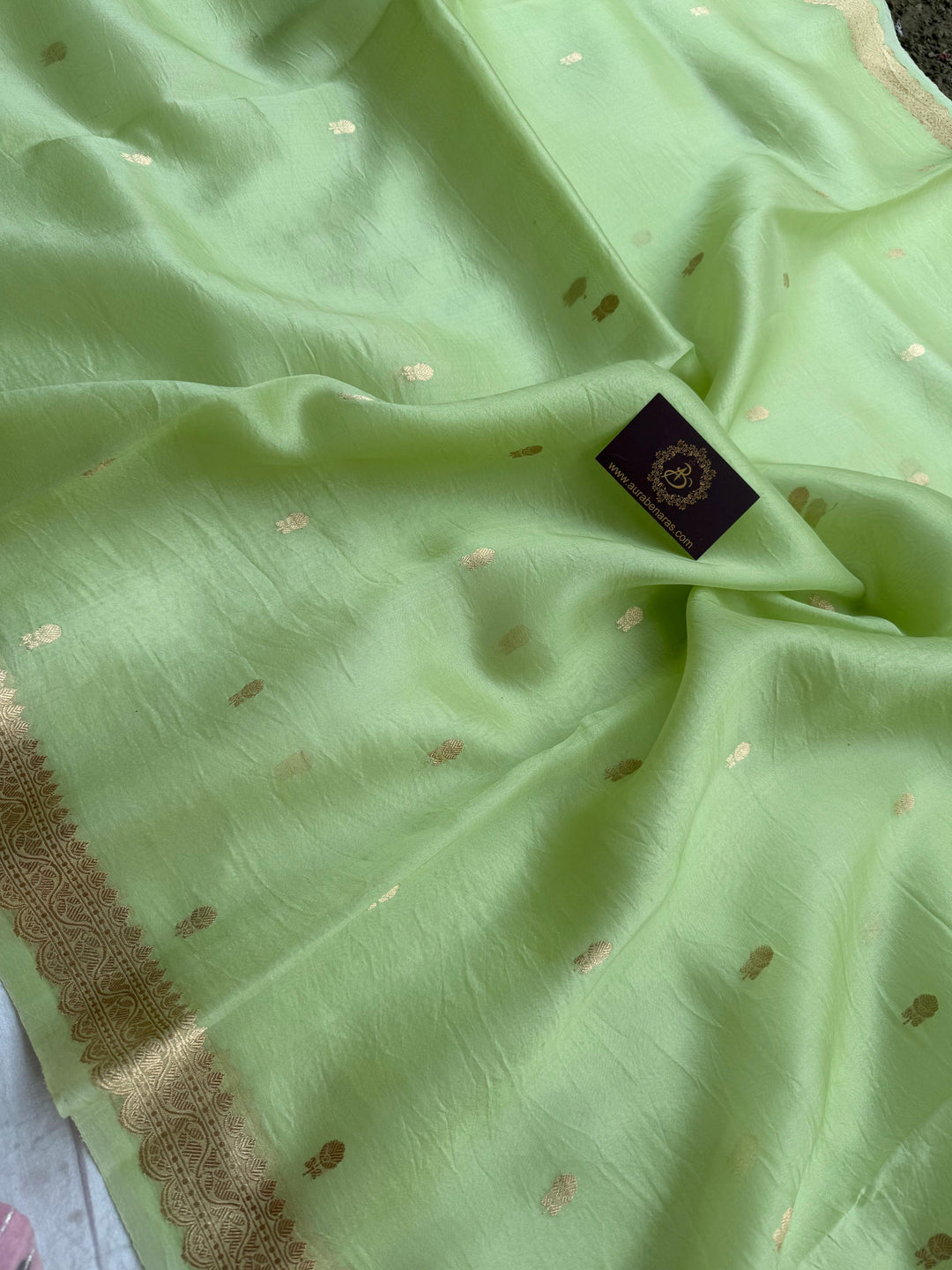 Buy Pure Banarasi Kora Silk Saree with Small Kadhwa Butis | Aura Benaras