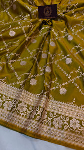 Mehandi Green Banarasi Handloom Satin SIlk Saree - Aura Benaras