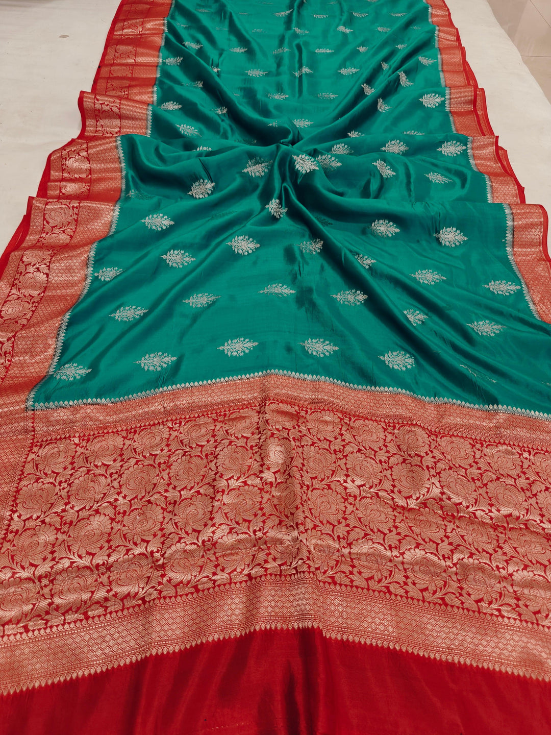 Rama Green Pure Banarasi Handloom Silk Saree - Aura Benaras