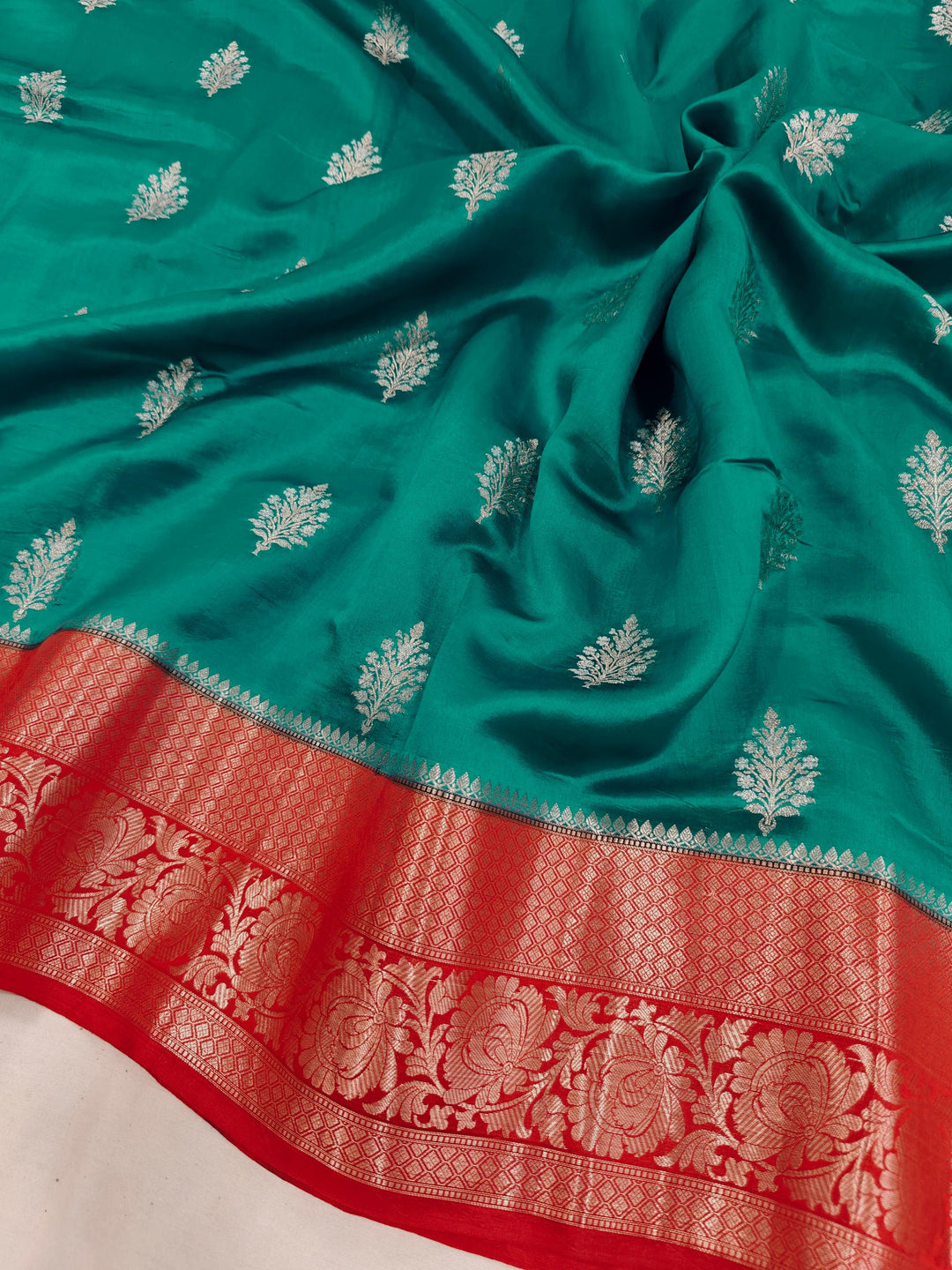 Rama Green Pure Banarasi Handloom Silk Saree - Aura Benaras