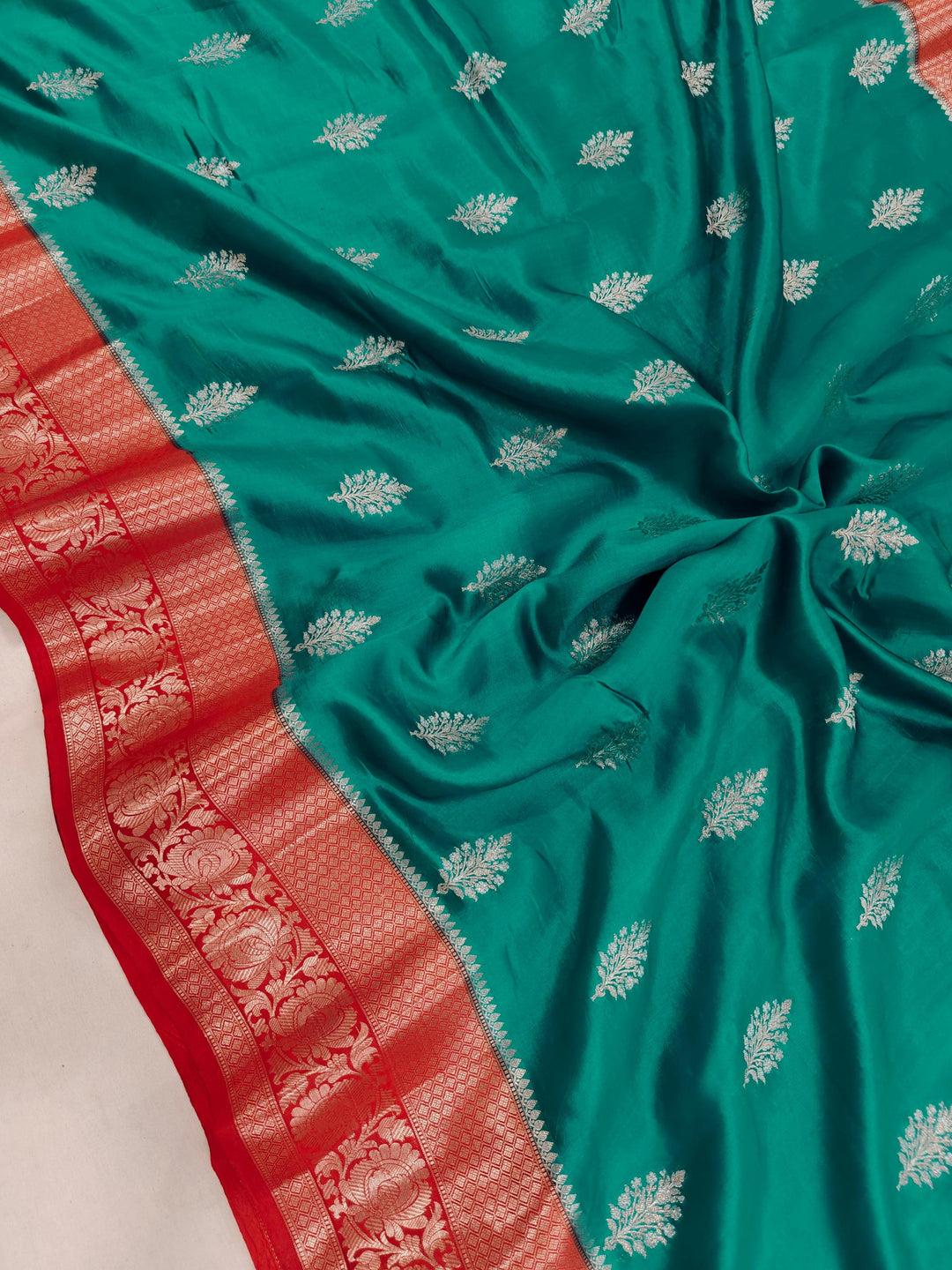 Rama Green Pure Banarasi Handloom Silk Saree - Aura Benaras