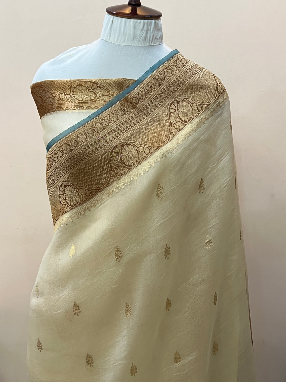 Cream Banarasi Handloom Kora Silk Saree