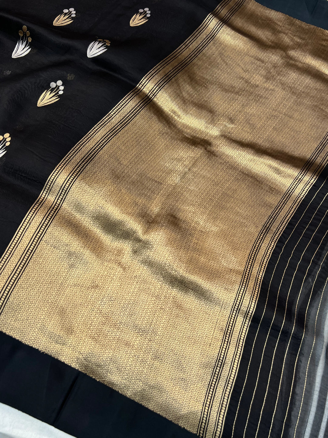 Black Pure Kora Silk Handloom Banarasi Saree with Sona Rupa Butas