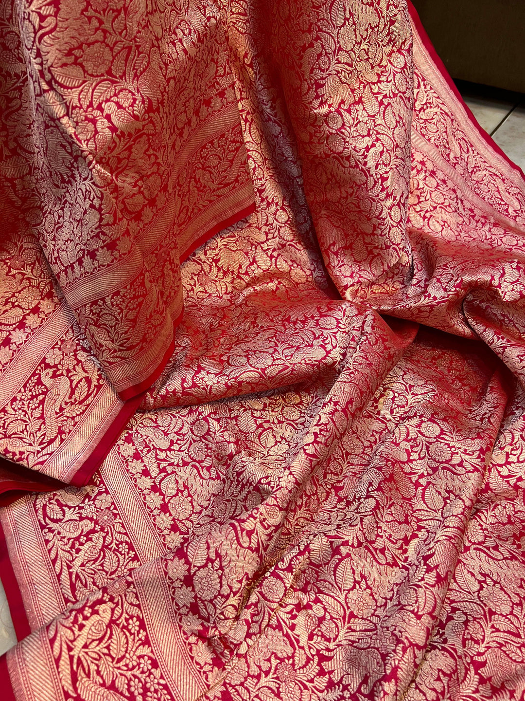 Intricate Kadhwa zari border detail on Shikargaah Banarasi silk saree