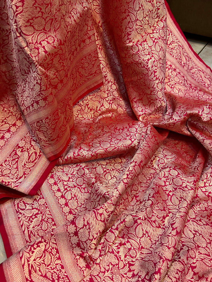 Intricate Kadhwa zari border detail on Shikargaah Banarasi silk saree