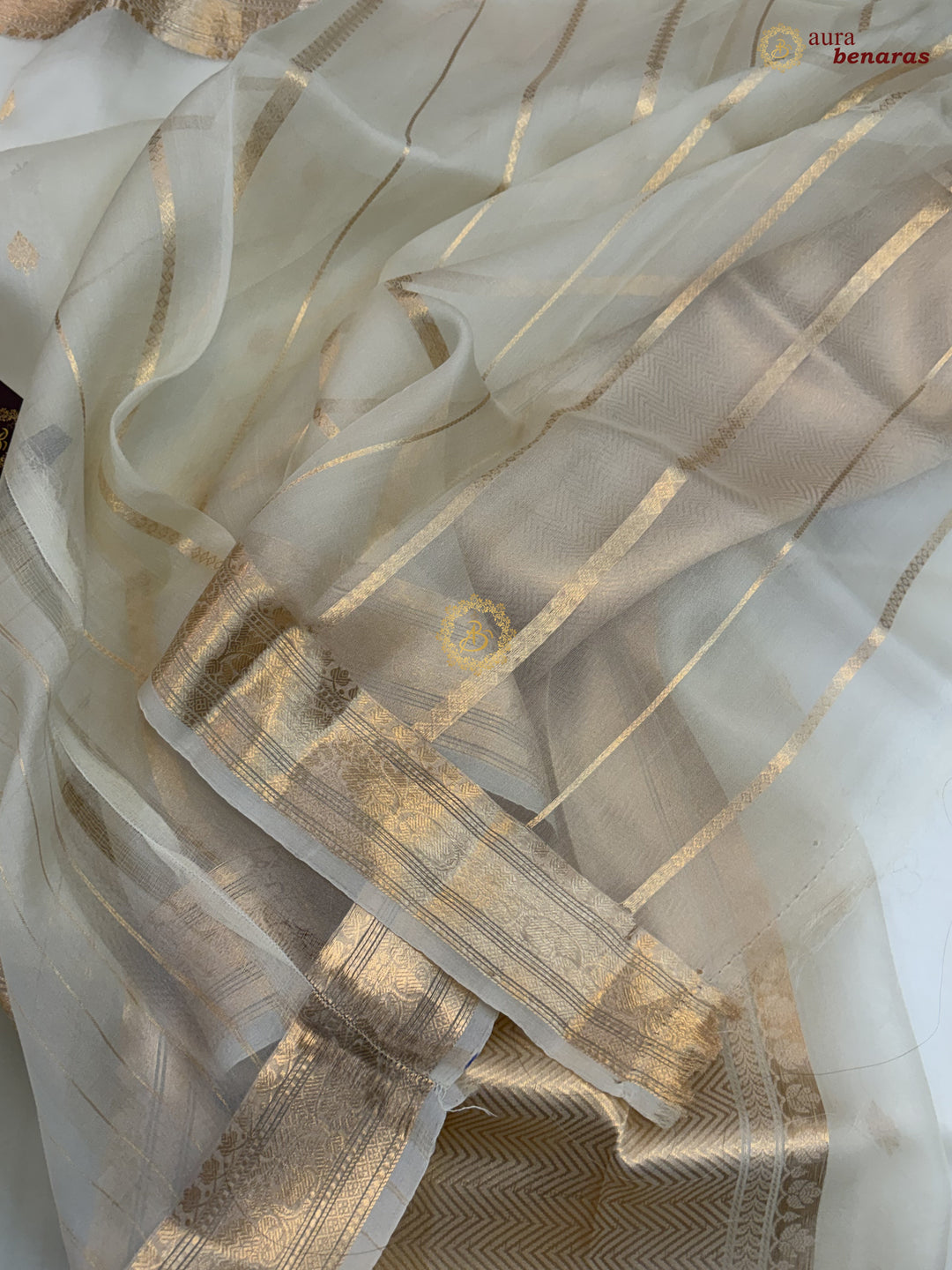 Off White Kora Silk Handloom Banarasi Saree | Kadhwa Butis 