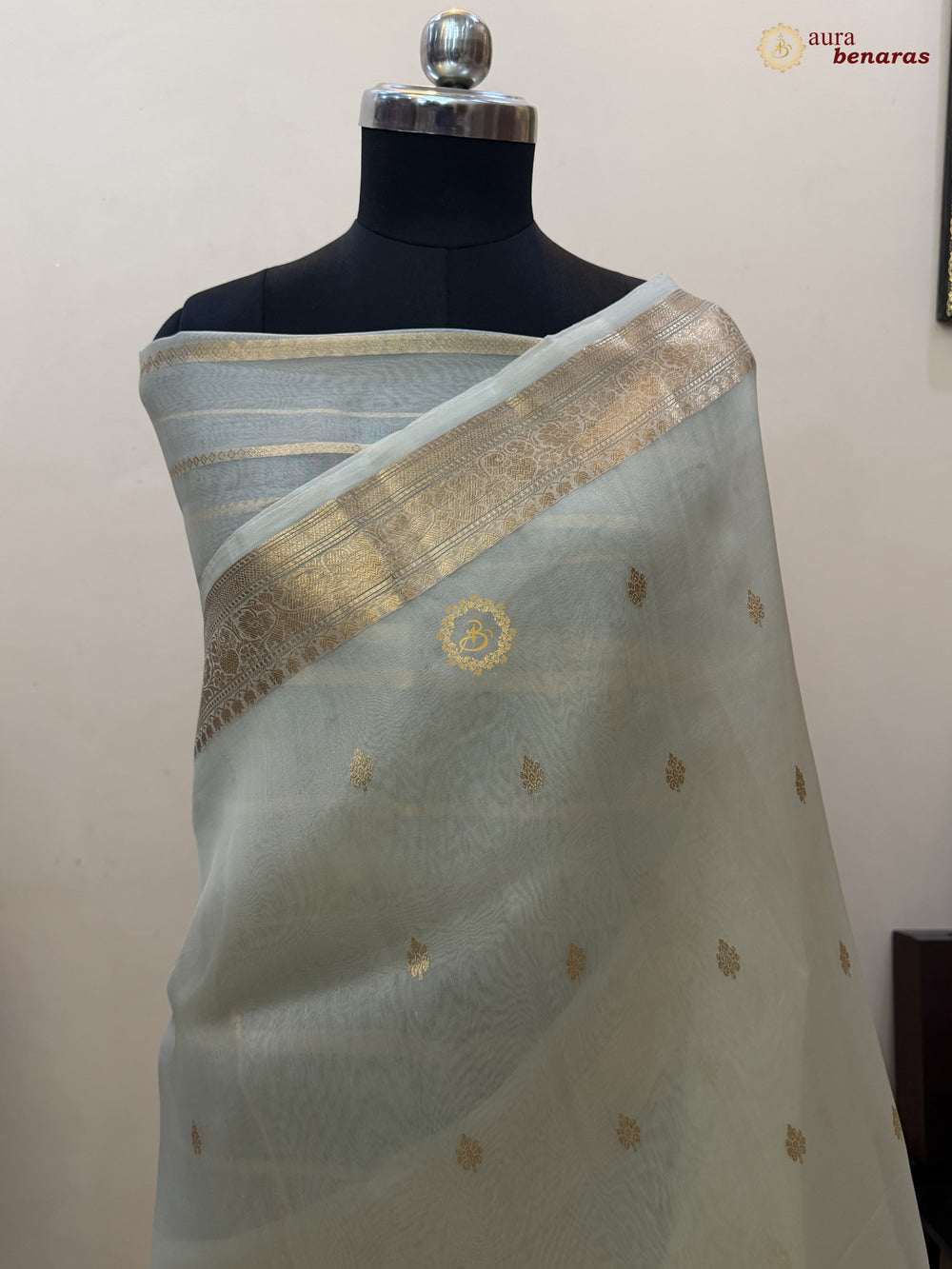 Off White Kora Silk Handloom Banarasi Saree | Kadhwa Butis 