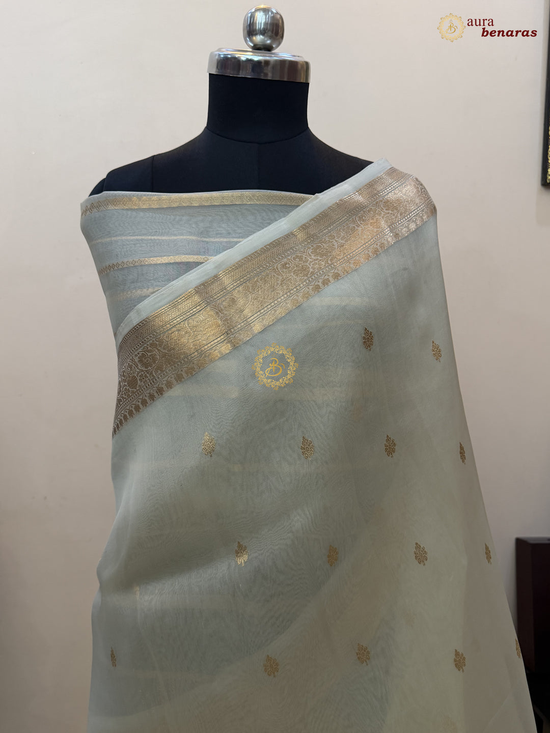 Off White Kora Silk Handloom Banarasi Saree | Kadhwa Butis 