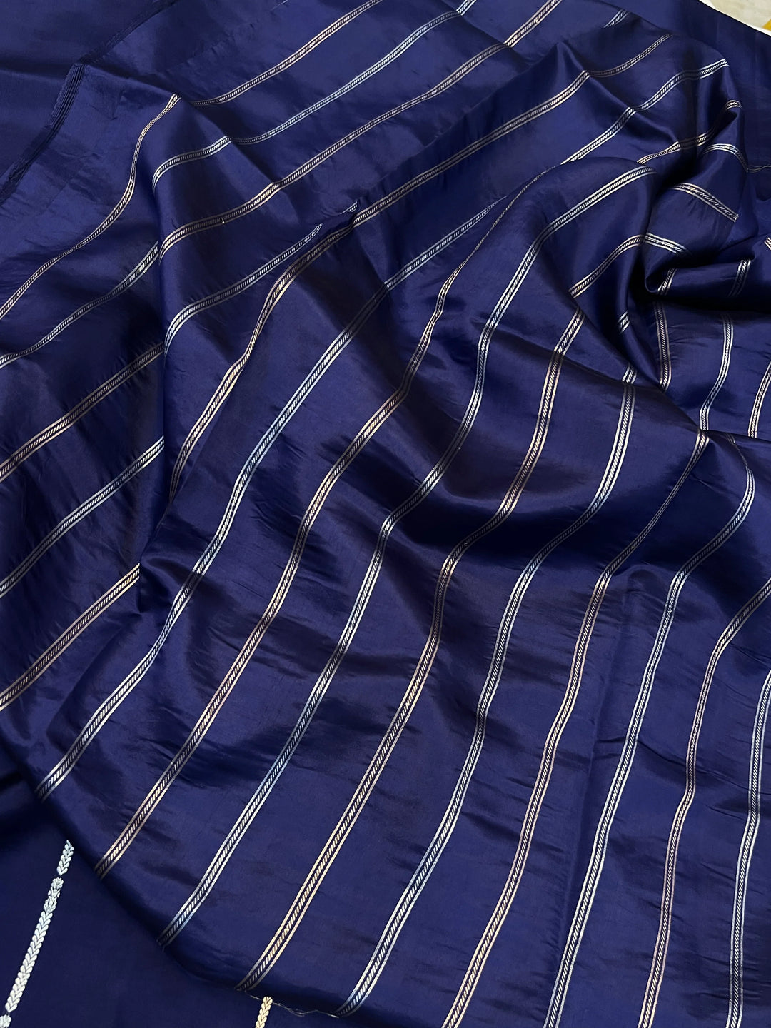 Navy Blue Pure Silk Handloom Banarasi Plain Saree 