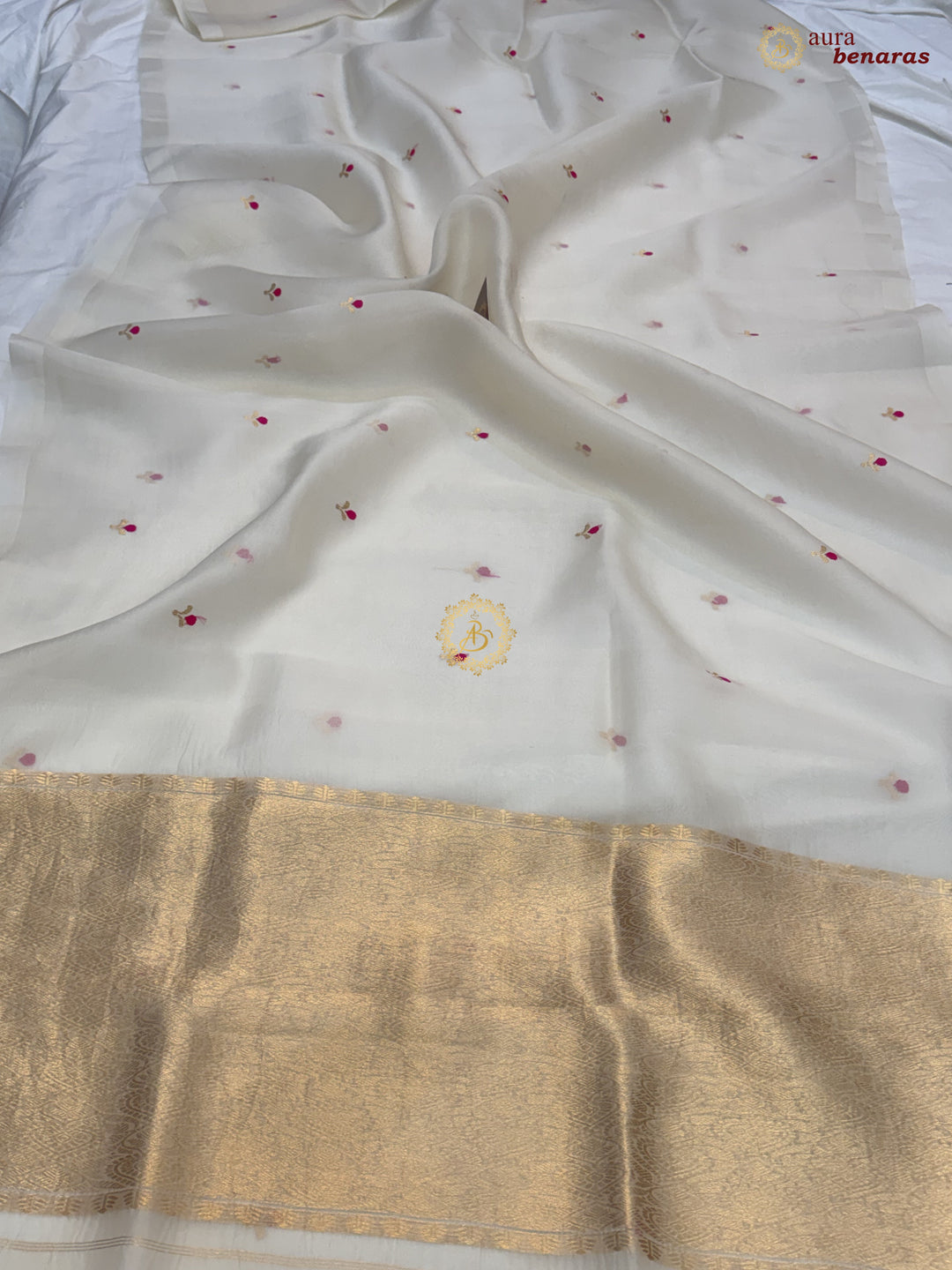 Off White Banarasi Handloom Kora Silk Saree - Aura Benaras