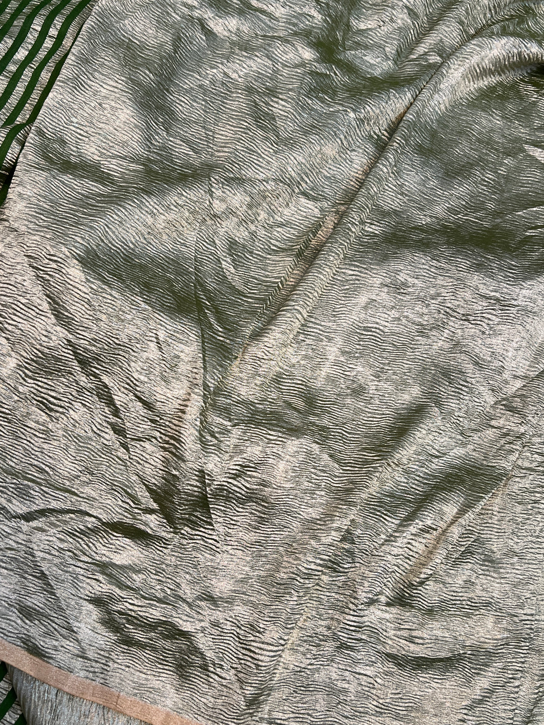 Mehndi Green Moonga Silk Handloom Banarasi Saree