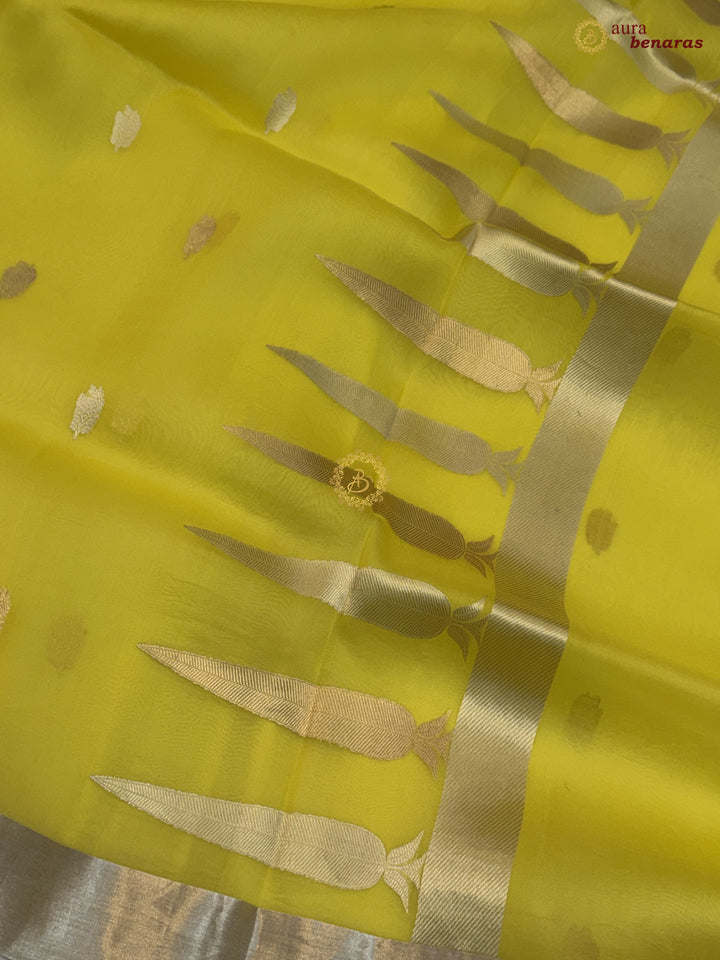 Lemon Yellow Pure Silk Banarasi Saree with Kadhwa Floral Motifs 