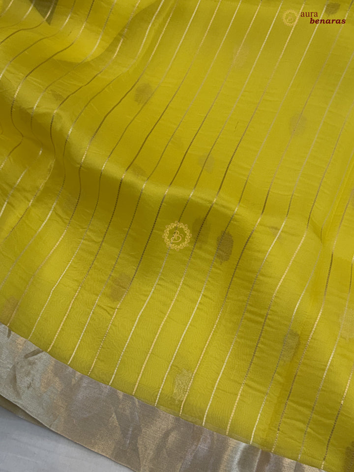 Lemon Yellow Pure Silk Banarasi Saree with Kadhwa Floral Motifs 