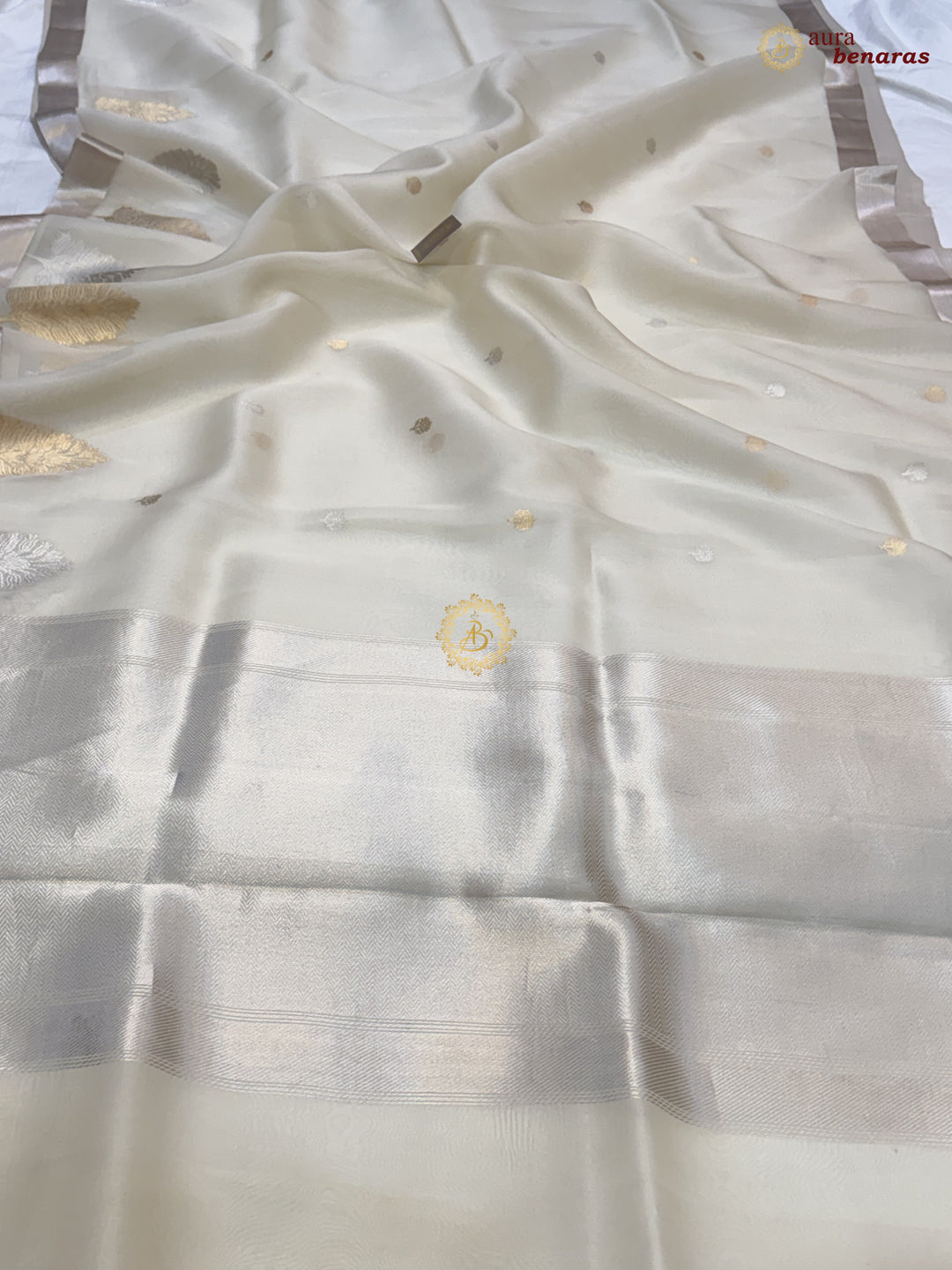 Off White Pure Silk Banarasi Saree with Kadhwa Floral Motifs 