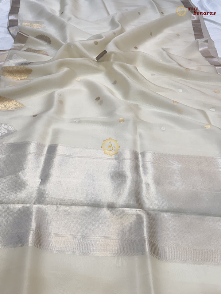 Off White Pure Silk Banarasi Saree with Kadhwa Floral Motifs 