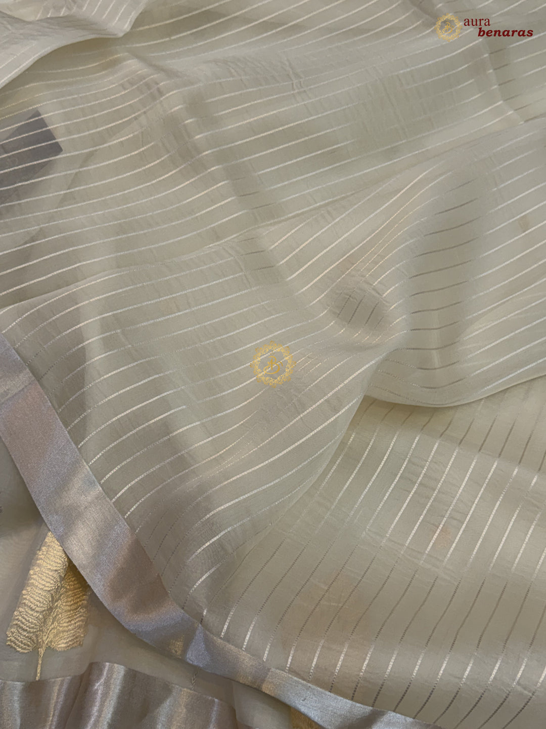 Off White Pure Silk Banarasi Saree with Kadhwa Floral Motifs 