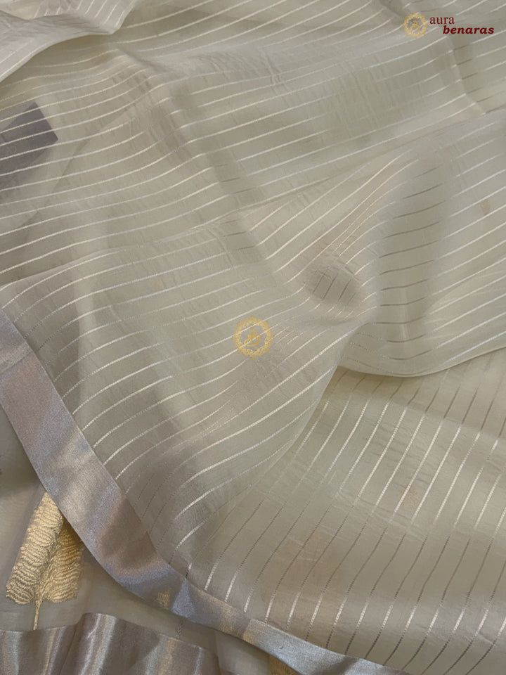 Off White Pure Silk Banarasi Saree with Kadhwa Floral Motifs 