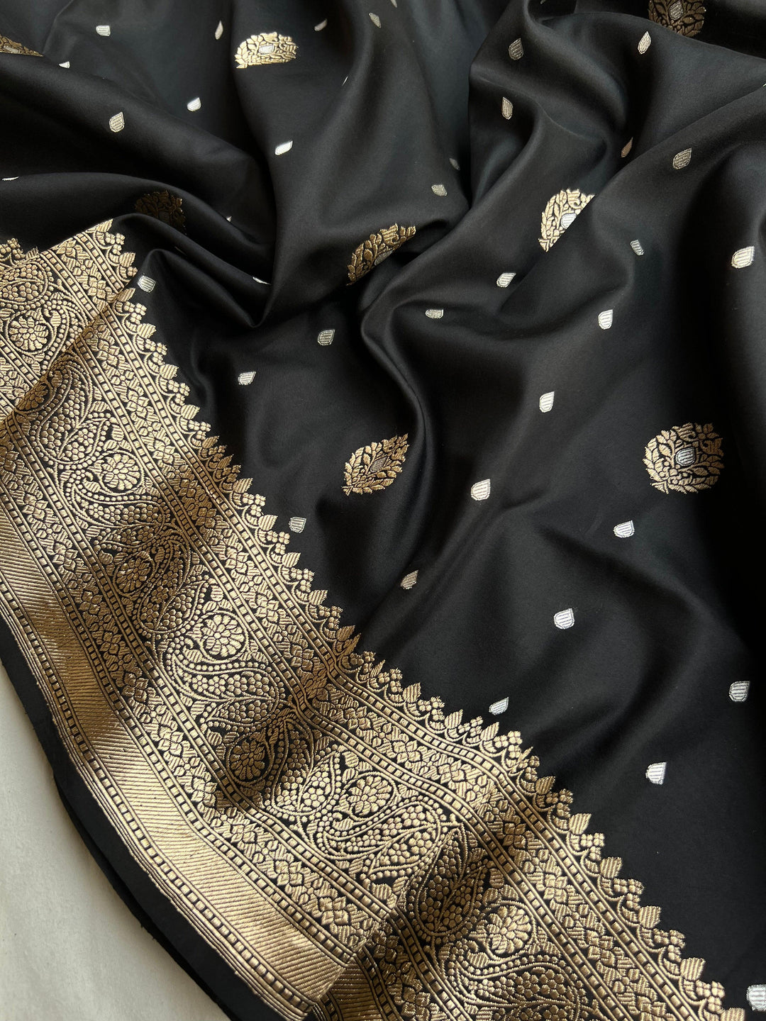 Black Pure Banarasi Handloom Katan Silk Saree - Aura Benaras
