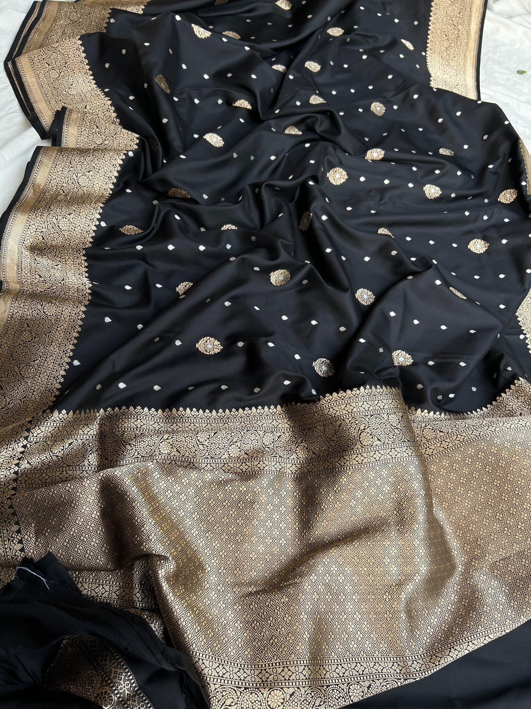 Black Pure Banarasi Handloom Katan Silk Saree - Aura Benaras