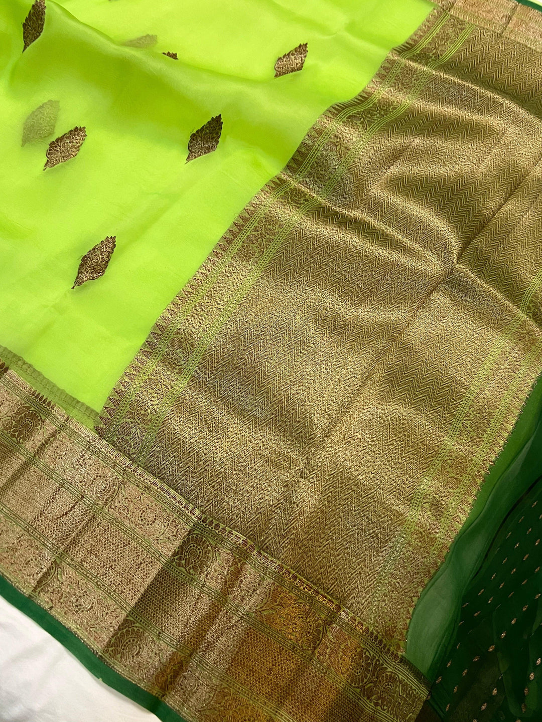 Pista Green Banarasi Handloom Kora Silk Saree - Aura Benaras