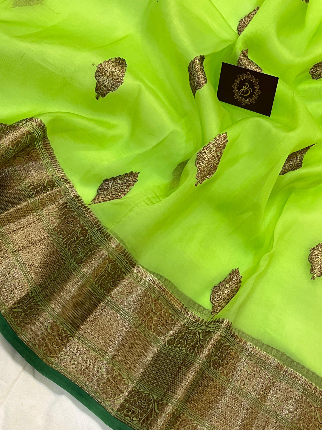 Pista Green Banarasi Handloom Kora Silk Saree - Aura Benaras