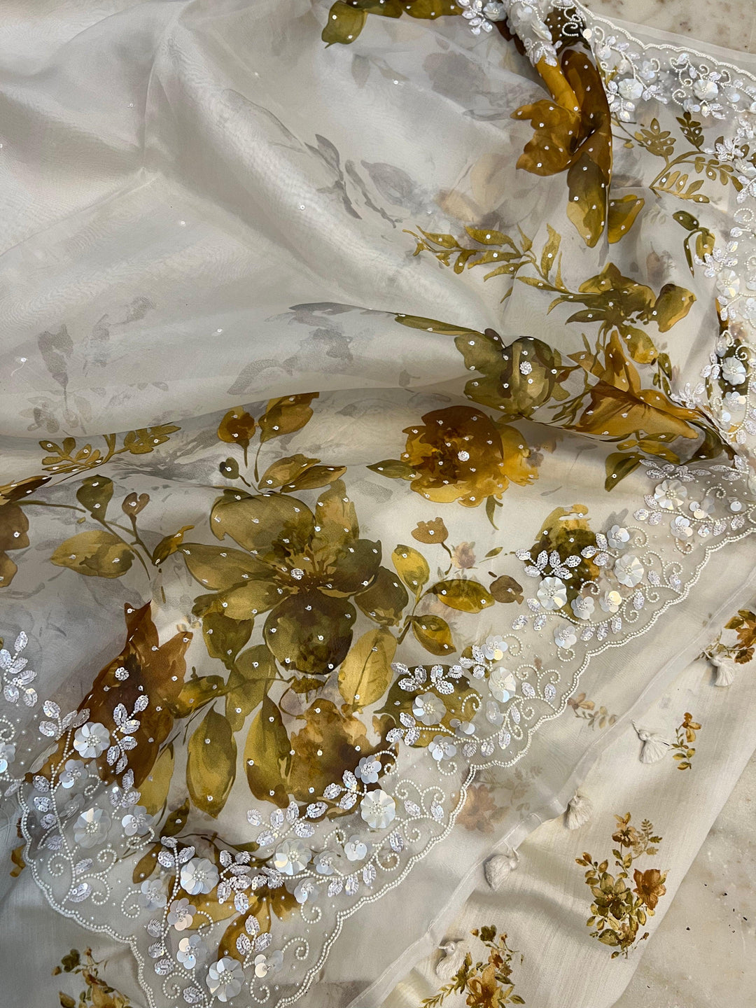 White Banarasi Handloom Kora Silk Saree - Aura Benaras