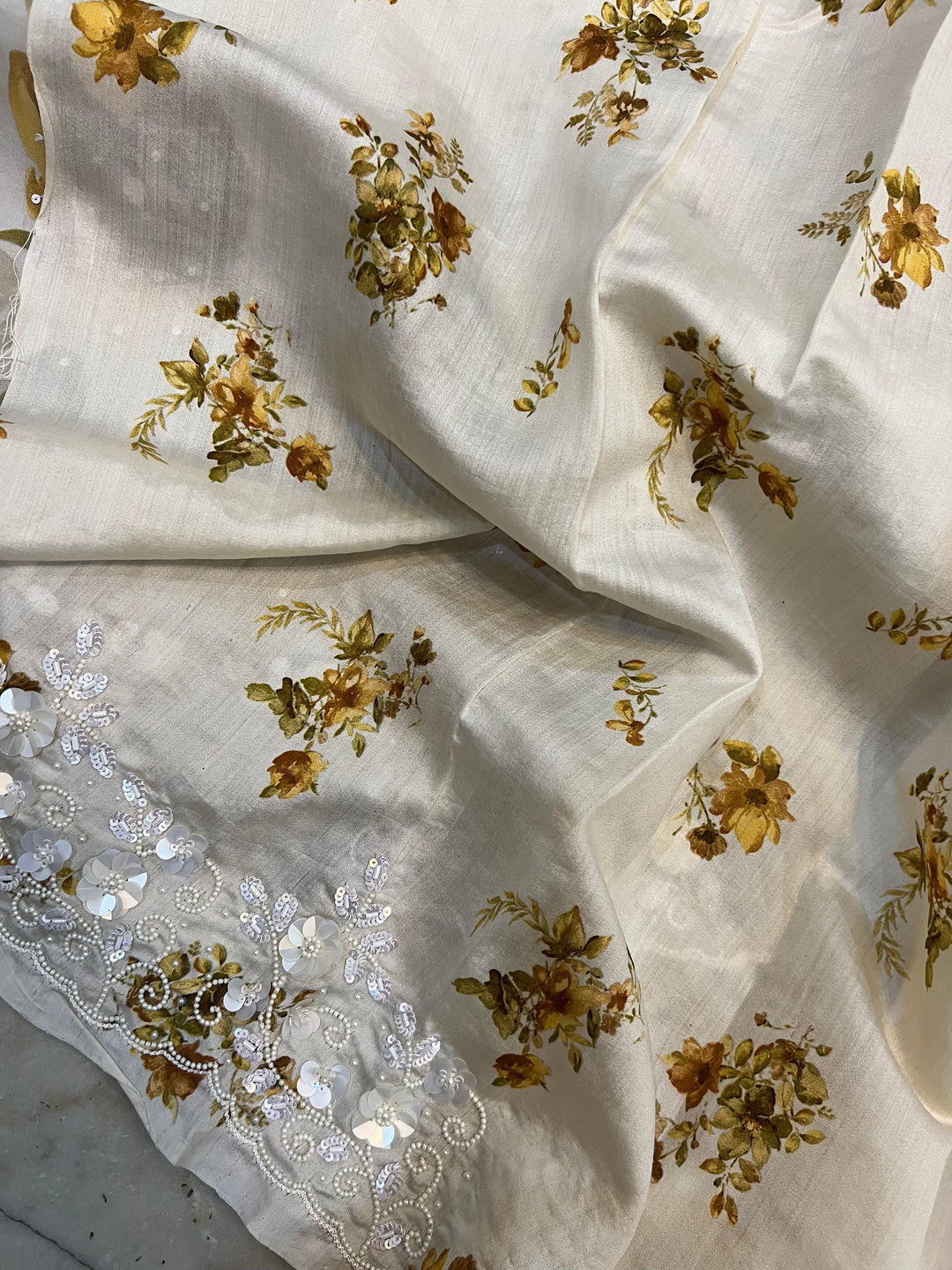 White Banarasi Handloom Kora Silk Saree - Aura Benaras