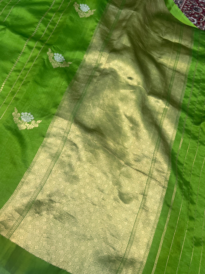 Mehendi Green Pure Banarasi Handloom Silk Sari - AuraBenaras