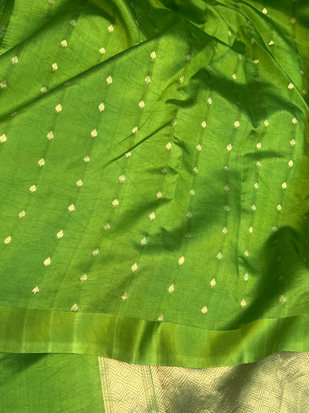 Mehendi Green Pure Banarasi Handloom Silk Sari - AuraBenaras