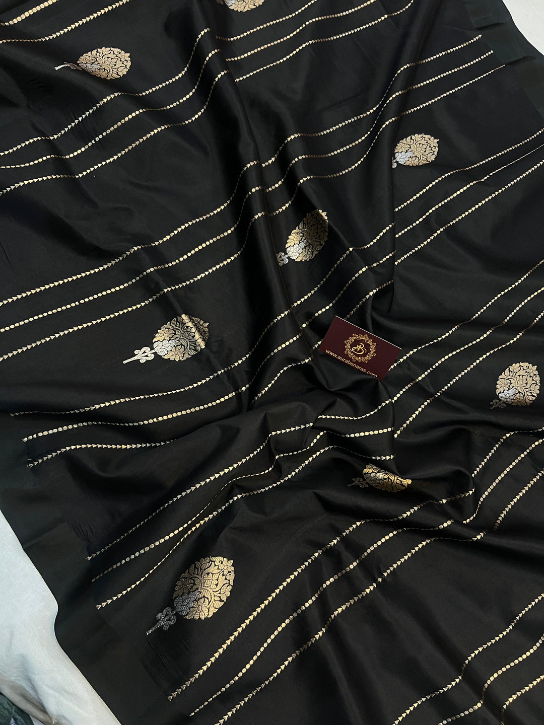 Black Pure Banarasi Handloom Silk Saree - Aura Benaras