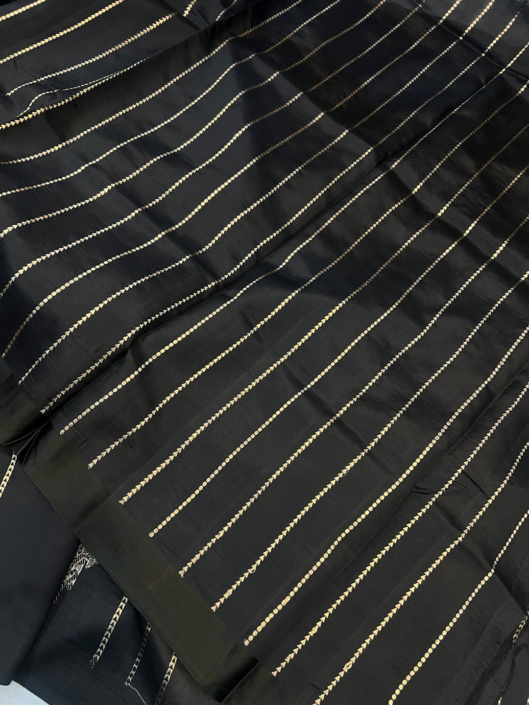 Black Pure Banarasi Handloom Silk Saree - Aura Benaras