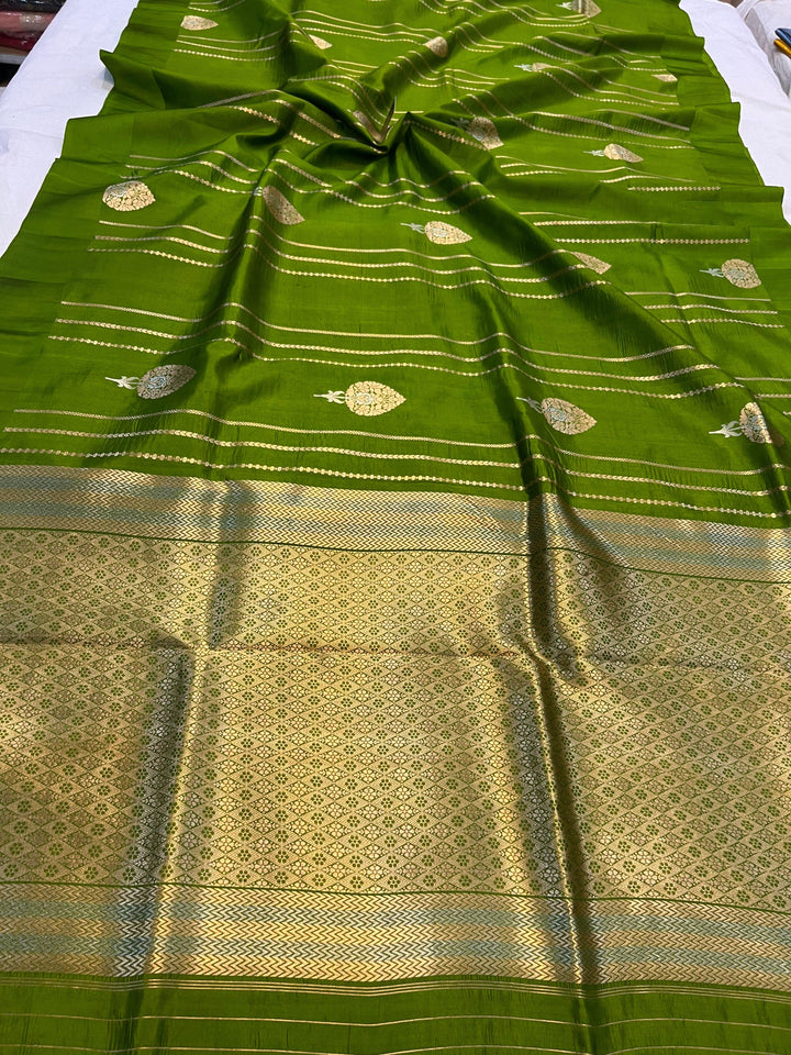 Mehendi Green Pure Banarasi Handloom Silk Saree - Aura Benaras