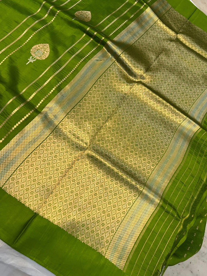 Mehendi Green Pure Banarasi Handloom Silk Saree - Aura Benaras