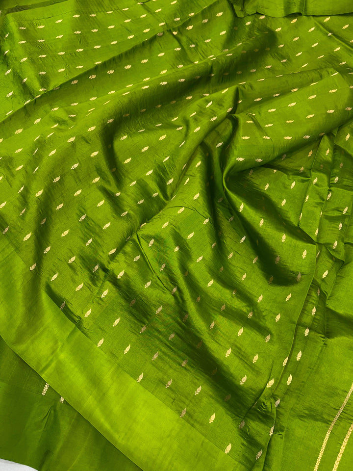 Mehendi Green Pure Banarasi Handloom Silk Saree - Aura Benaras