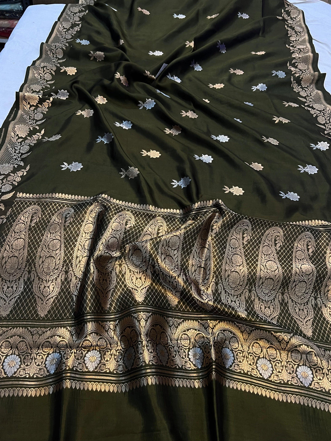 Deep Mehendi Green Pure Banarasi Handloom Silk Saree - Aura Benaras