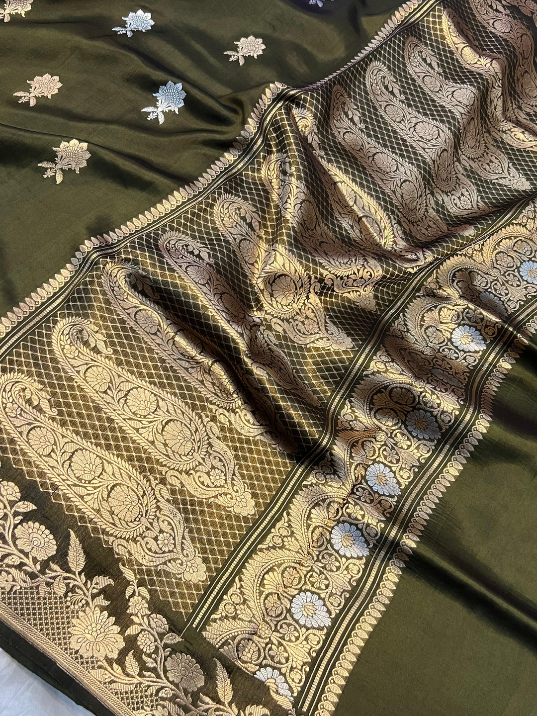 Deep Mehendi Green Pure Banarasi Handloom Silk Saree - Aura Benaras