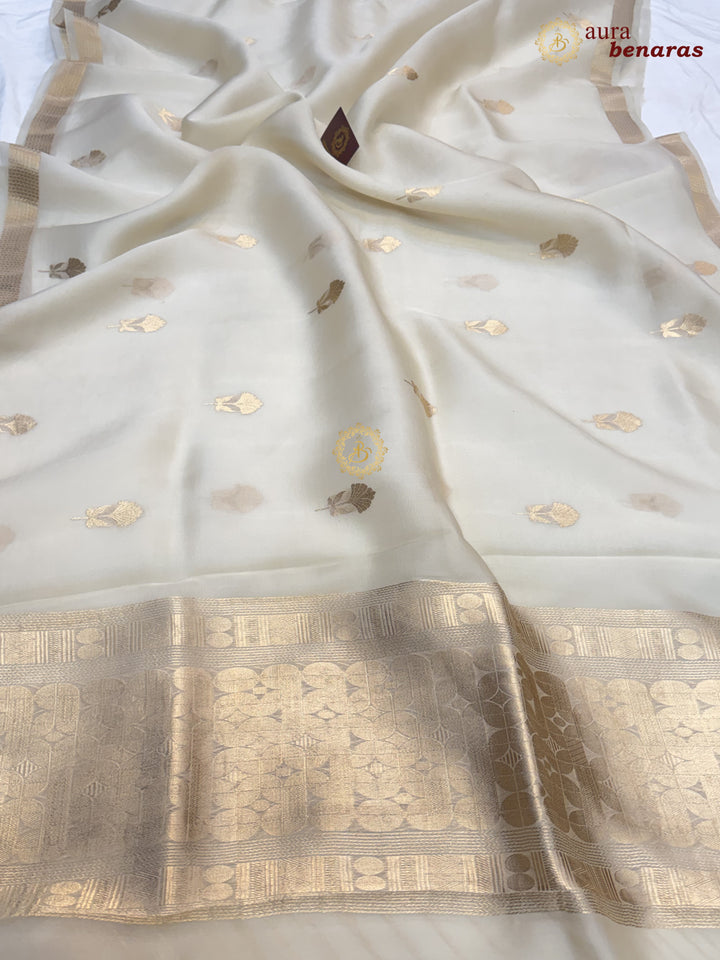 Off White Kora Silk Handloom Banarasi Saree | Kadhwa Butis 