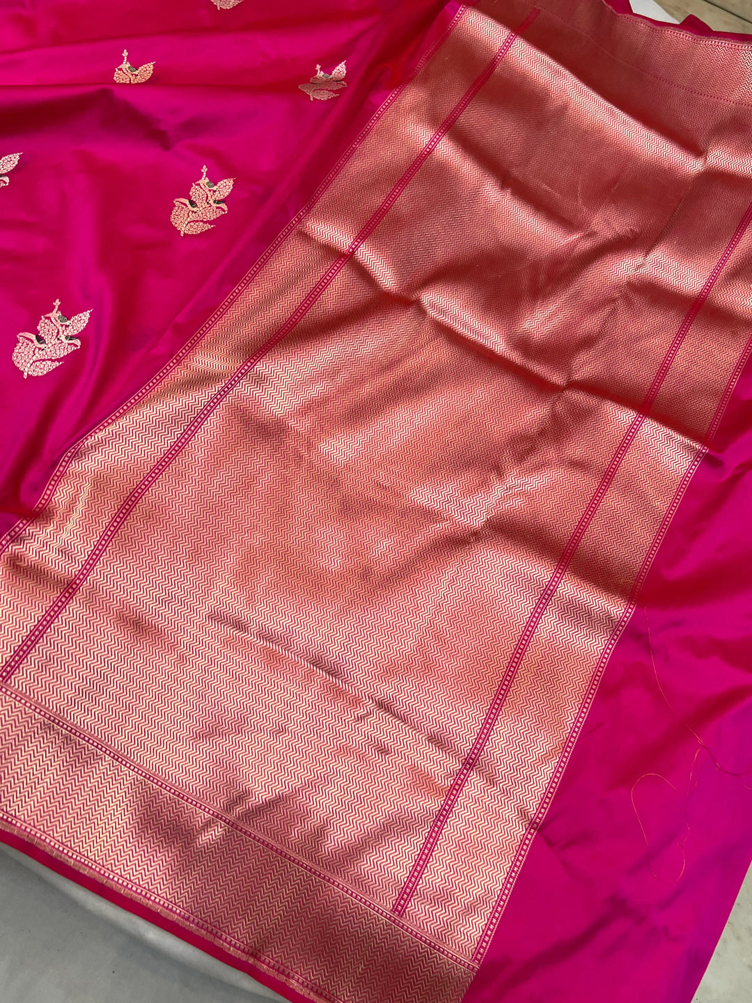 Rani Pink Pure Katan Silk Handloom Banarasi Saree – Aura Benaras