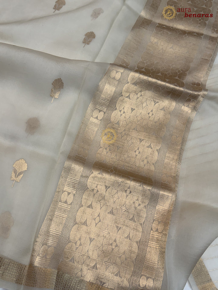 Off White Kora Silk Handloom Banarasi Saree | Kadhwa Butis 