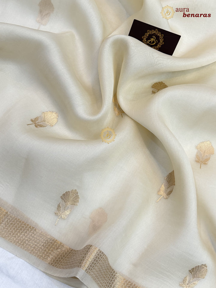 Off White Kora Silk Handloom Banarasi Saree | Kadhwa Butis 