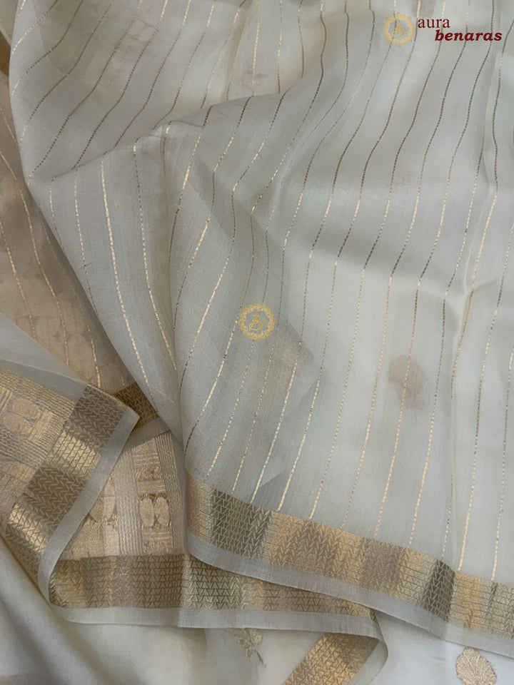 Off White Kora Silk Handloom Banarasi Saree | Kadhwa Butis 